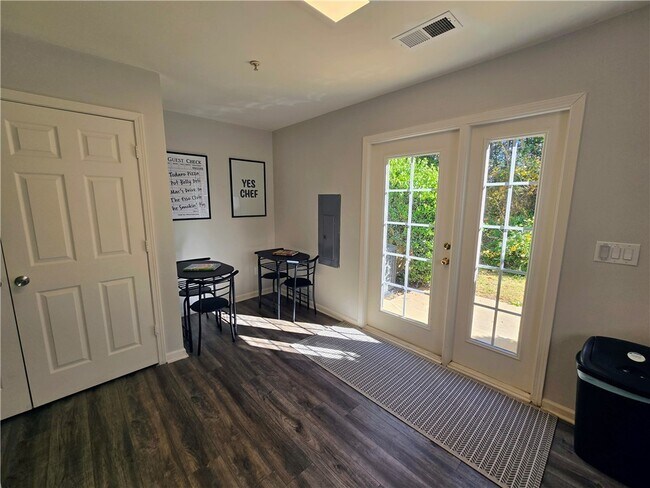 Building Photo - 220 Campus Dr