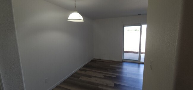 Building Photo - 720 Sunny Ln
