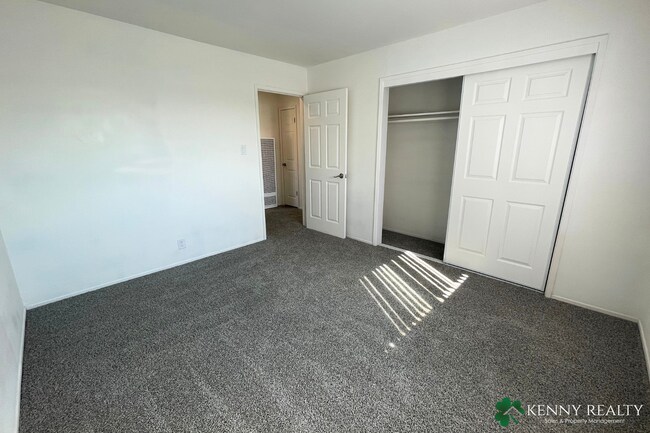 Building Photo - 716 Hensley Ave