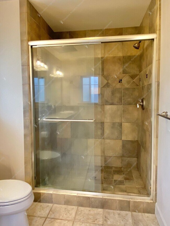 Building Photo - Light-Filled Awbrey Butte Retreat