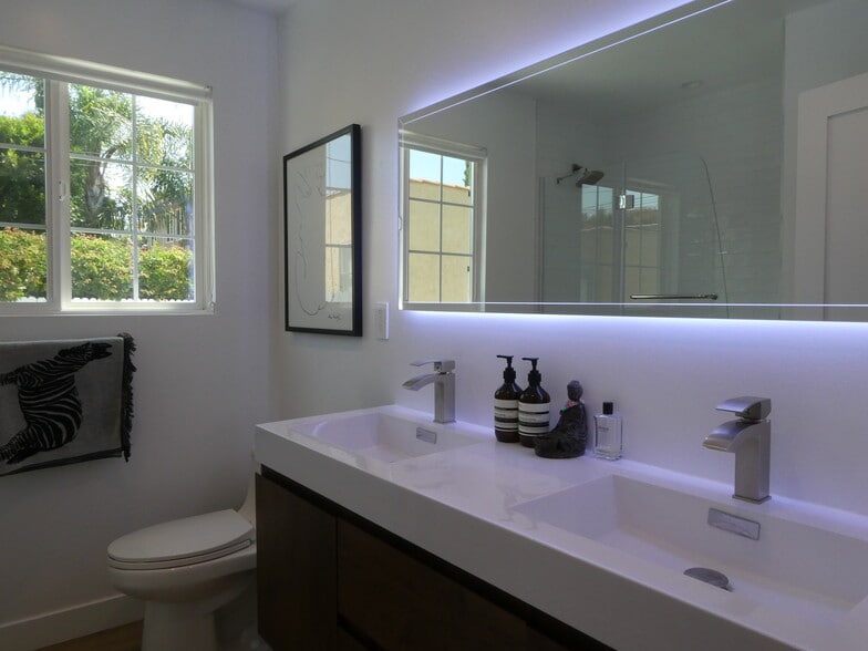 master bathroom - 9044 Carson St