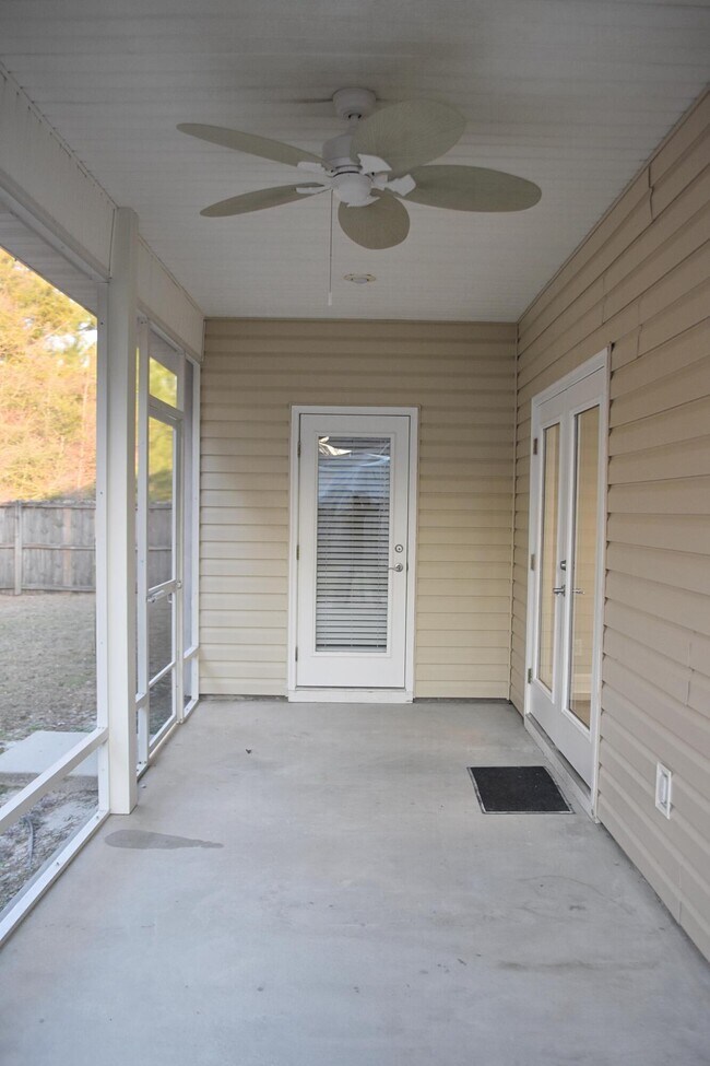 Building Photo - 26 Village Ln