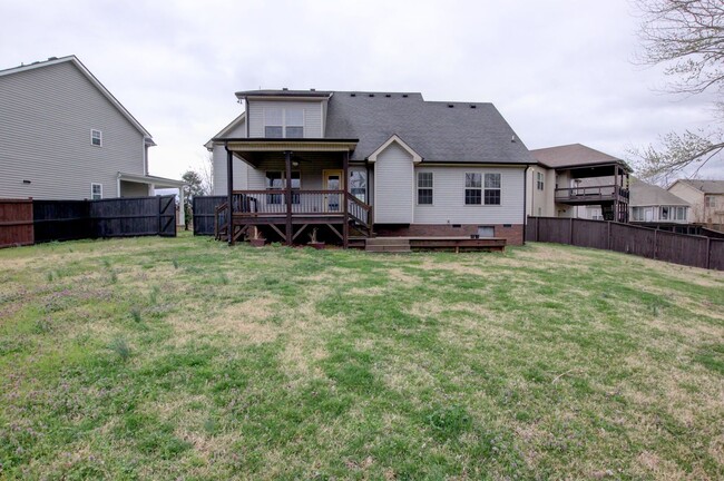 Building Photo - Executive Home on Cul de sac off exit 8.  Hurry.