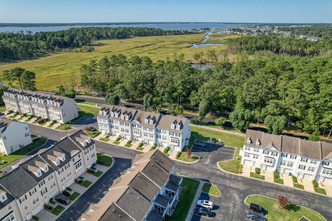 Building Photo - Fairfield Townhome