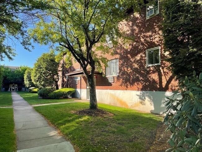 Building Photo - 34 Bryon Rd