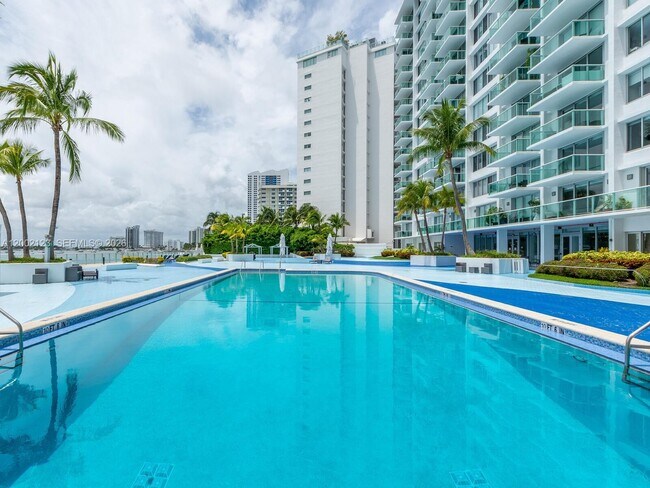 Building Photo - 1000 West Ave