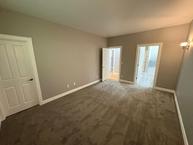 Building Photo - 2504 Fir Crest Blvd