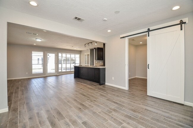 Building Photo - 9215 Sharpcrest St