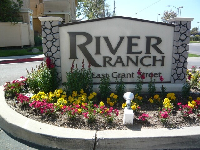 Building Photo - Fresh and Clean Upstairs Condo W/One Car Garage, Reduced Deposit