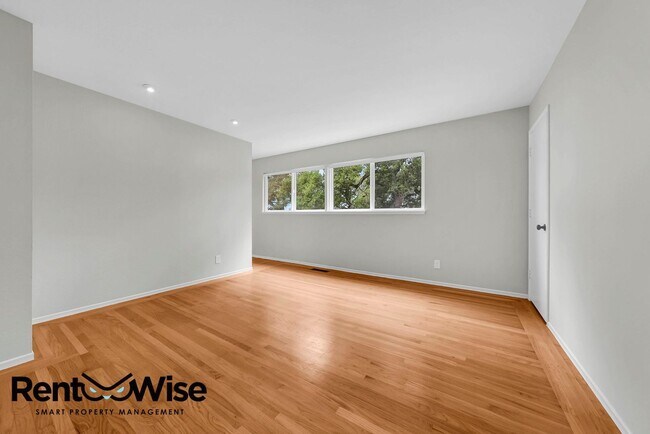 Building Photo - 315 Crestmont Dr