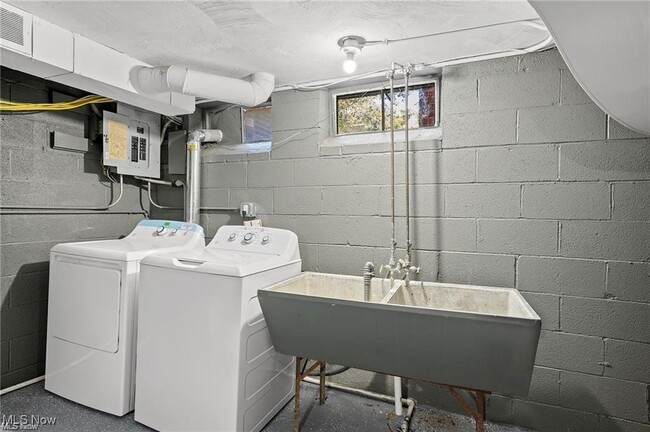 Building Photo - 3024 Warrensville Center Rd