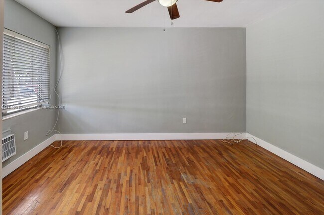Building Photo - 7945 Carlyle Ave