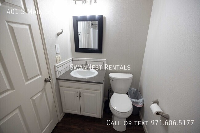 Building Photo - 401 S Main St