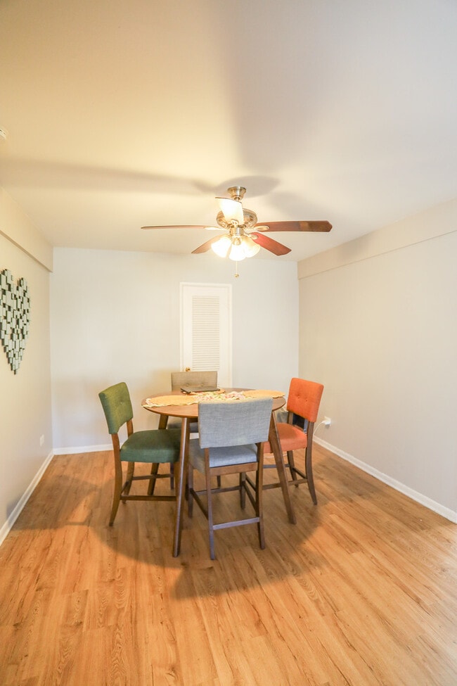 Building Photo - 9020 Lamon Ave