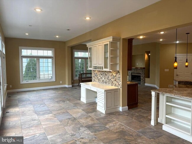 Building Photo - 2054 Madrillon Rd