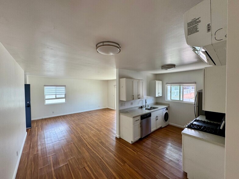 Building Photo - 275 N Oakland Ave