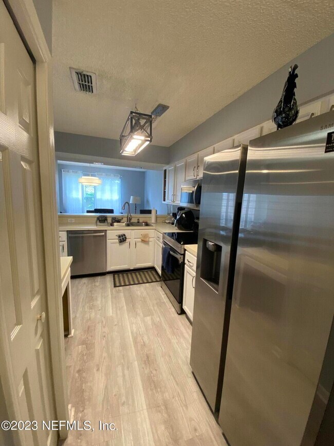 Building Photo - 11840 Ashbrook Cir N