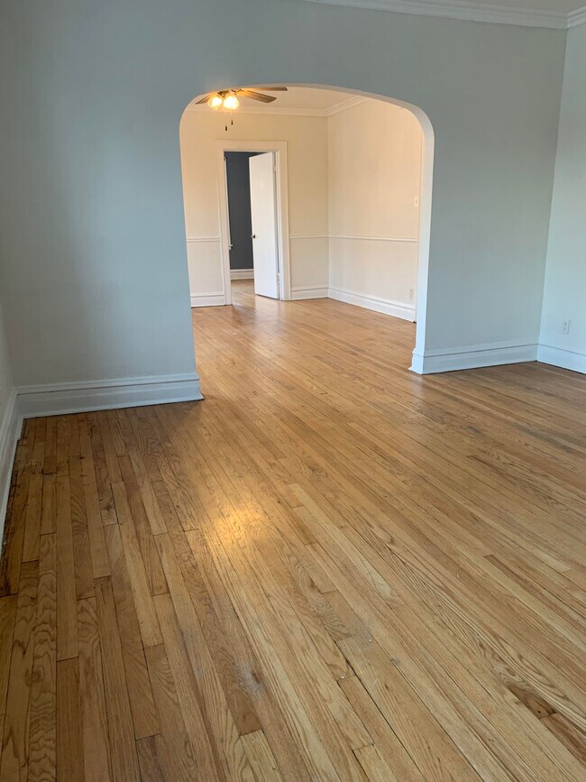 Building Photo - 5353 W Berteau Ave