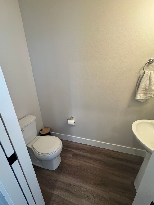 Building Photo - Fresh Annafeld Townhome — Don’t Miss This One