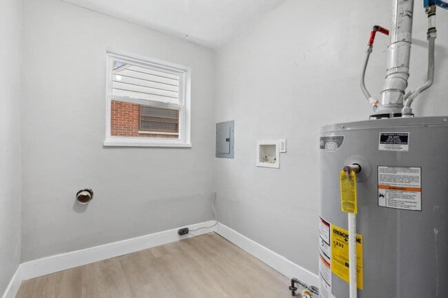 Building Photo - 844 Alverno Ave