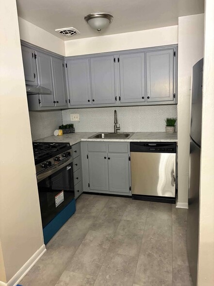 Building Photo - 321 Forrest Ave