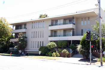 Front - 15 El Camino Real