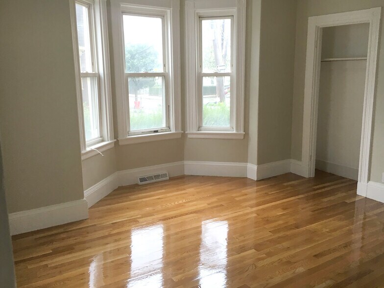 Building Photo - 16 Lincoln St