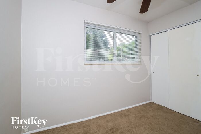 Building Photo - 607 Faber Dr