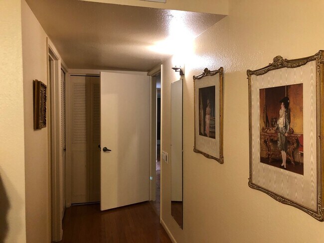 Building Photo - Lovely Home Steps Away From All the Amenities in Leisure World, in 45+ Active Adult Community Ava...