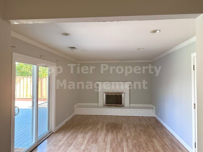 Building Photo - Charming 3 Bed, 2 Bath, 1,266 Sqft Concord House Available NOW For Lease!