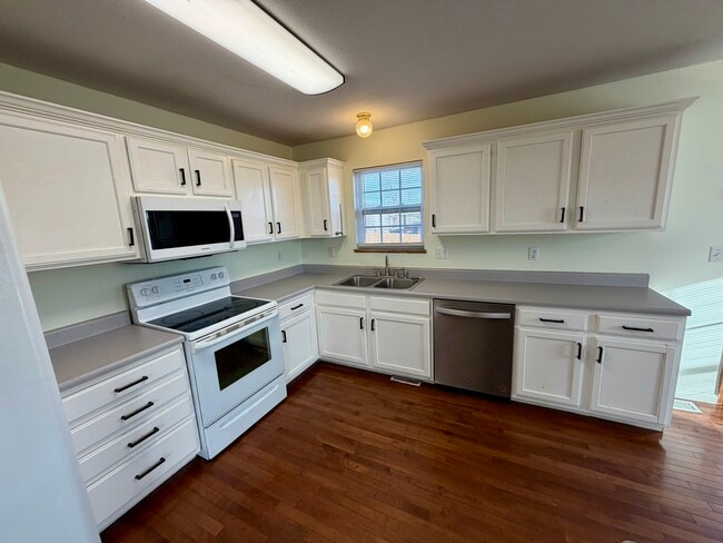 Building Photo - 571 SE 115th Rd