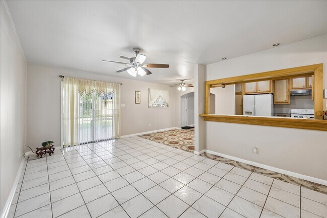 Building Photo - 8403 Meadowshire St