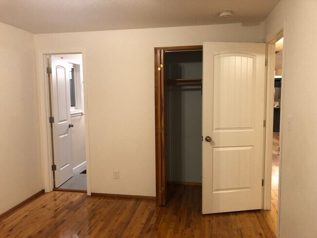 Building Photo - Live in Comfort and Style in the Heart of Corvallis!