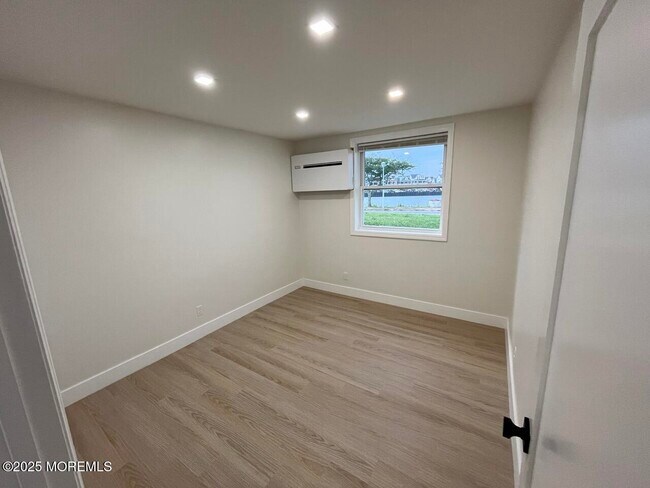 Building Photo - 1217 Ocean Ave N