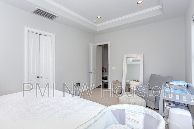 Building Photo - 5309 Blossom St