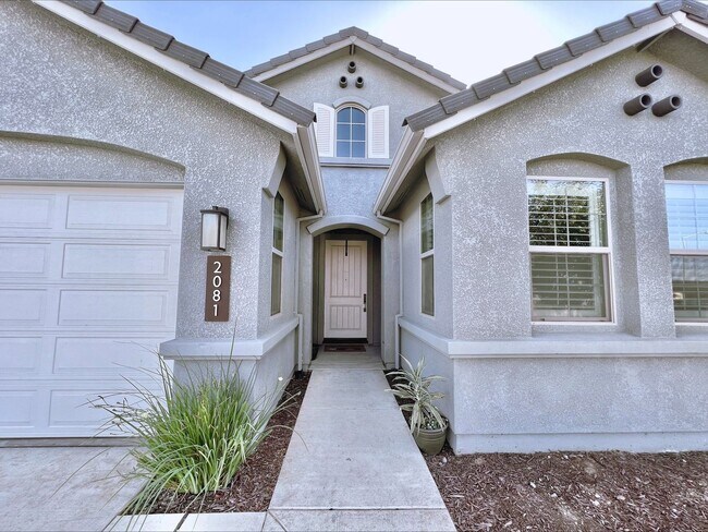 Building Photo - Beautiful Santana Ranch Home in Hollister