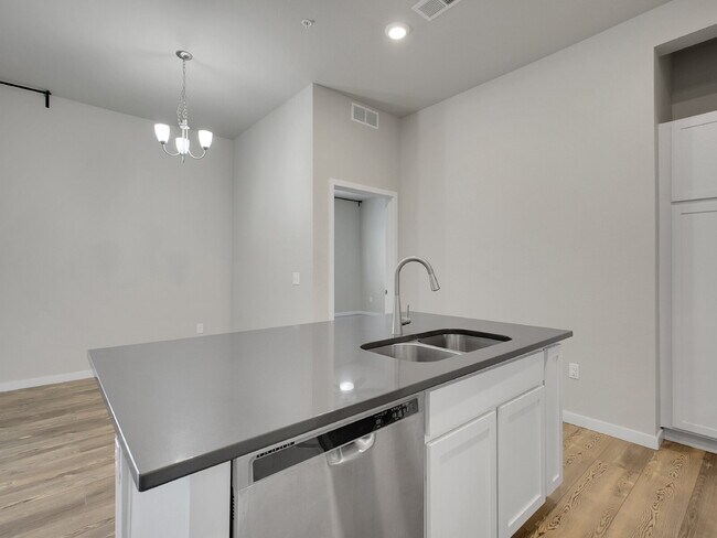 Building Photo - $2,195 - 2 Bed, 2 Bath Condo in Parker wit...