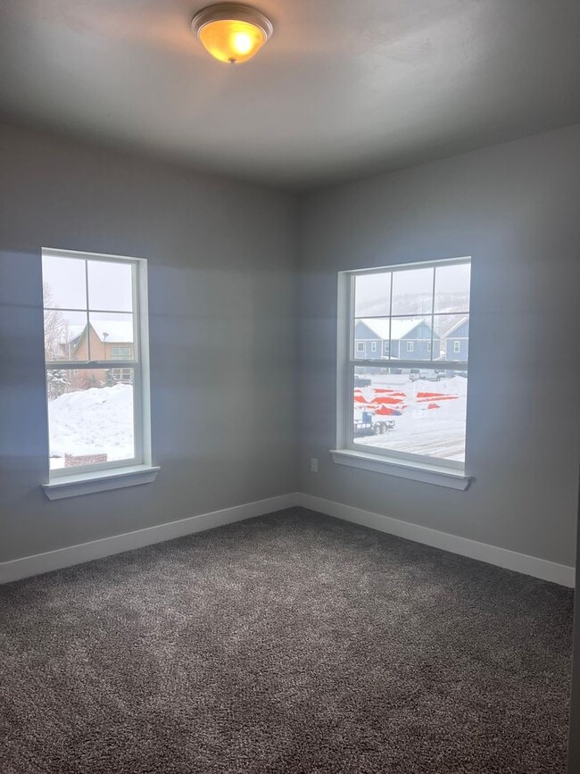 Building Photo - 3 BR townhouse in Victor, ID W/ Garage