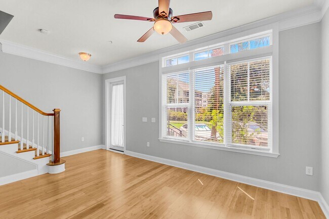 Building Photo - 200 River Landing Dr