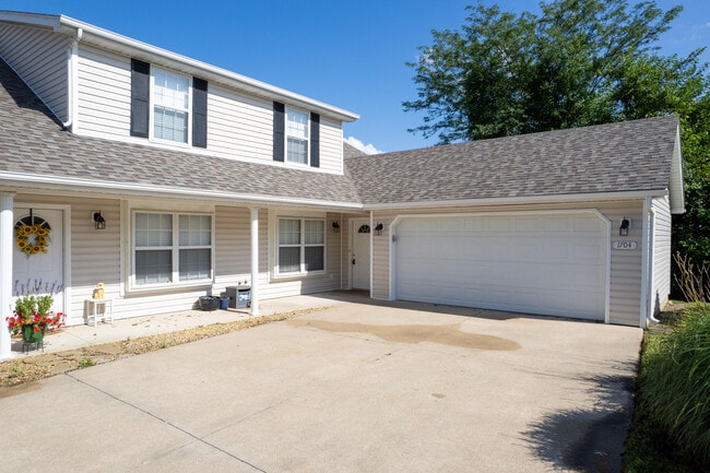 Building Photo - 1704 Juniper Dr