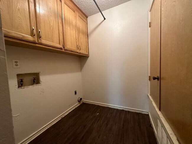 Building Photo - 309 Brookwood Dr