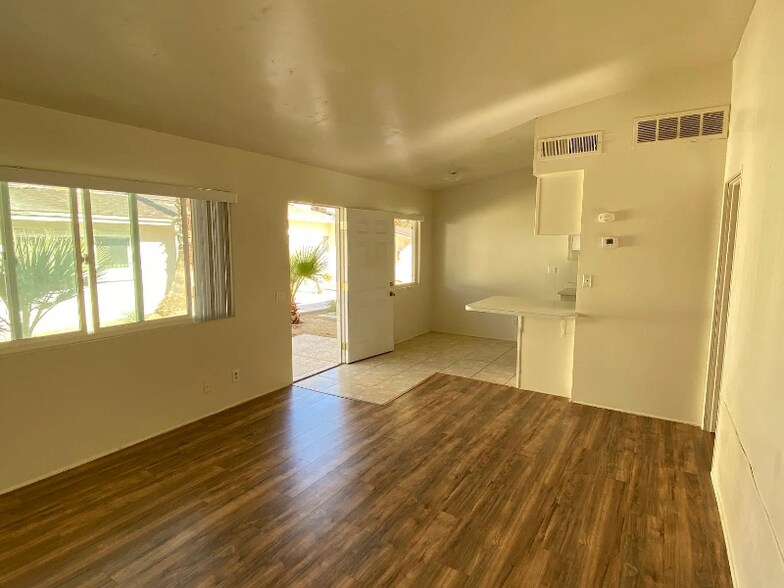 Primary Photo - 45500 Garden Square