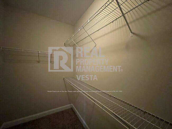 Building Photo - 904 Rainbow Springs Rd