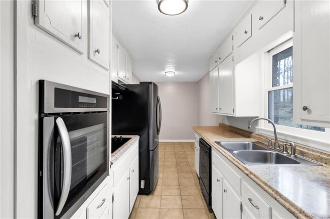 Building Photo - 3925 Chicamauga Dr