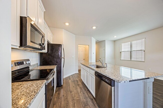 Building Photo - 5438 Thrasher Ln