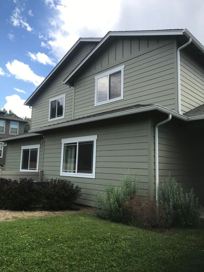 Building Photo - Three bed, two bath Ashland home for rent | Available June