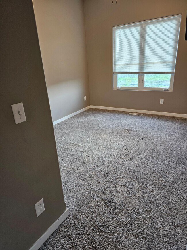 Building Photo - 295 Capstone Dr