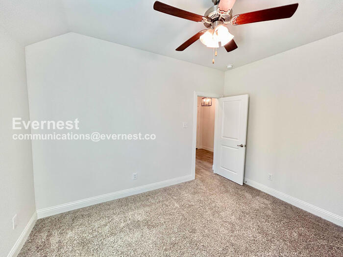 Building Photo - 11416 Culberson Dr