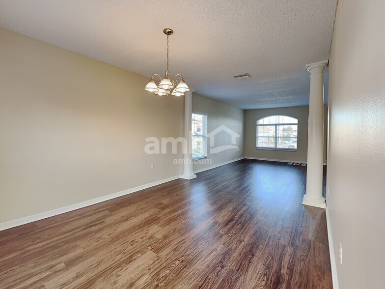 Building Photo - 330 Salmon Ct