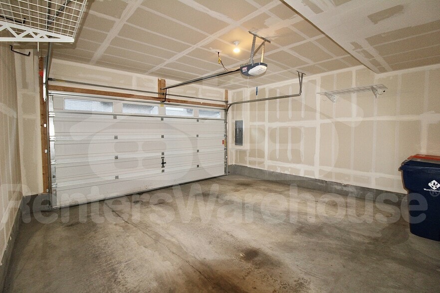 Building Photo - 8966 E Caley Way